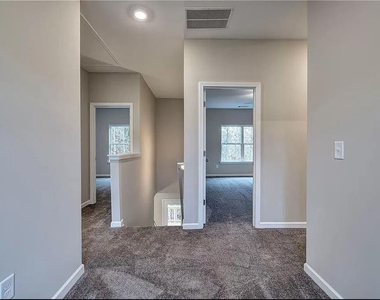 305 Melody Lane Ne - Photo Thumbnail 14