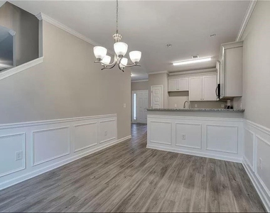 305 Melody Lane Ne - Photo Thumbnail 7
