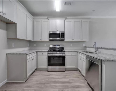 305 Melody Lane Ne - Photo Thumbnail 5
