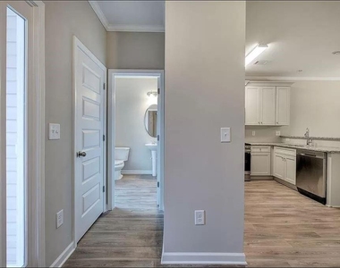 305 Melody Lane Ne - Photo Thumbnail 2