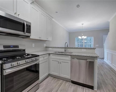 305 Melody Lane Ne - Photo Thumbnail 9