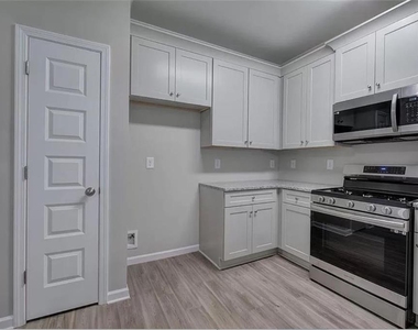 305 Melody Lane Ne - Photo Thumbnail 4