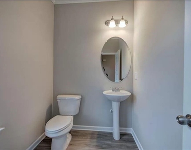 305 Melody Lane Ne - Photo Thumbnail 13