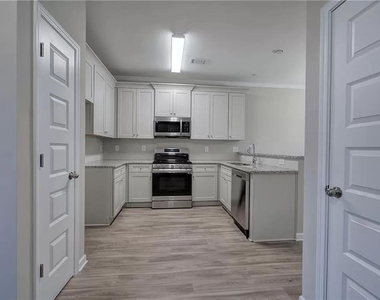 305 Melody Lane Ne - Photo Thumbnail 6