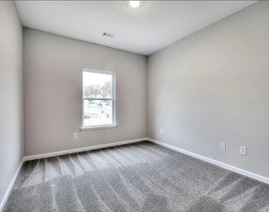 305 Melody Lane Ne - Photo Thumbnail 23