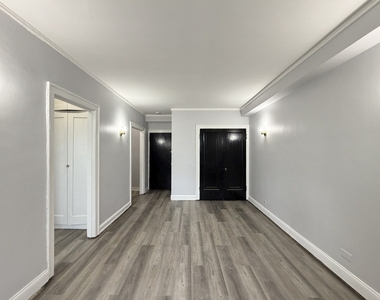 917 W Eastwood Avenue - Photo Thumbnail 13
