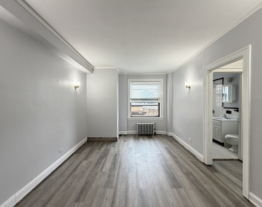 917 W Eastwood Avenue - Photo Thumbnail 9