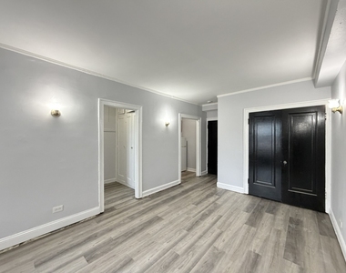 917 W Eastwood Avenue - Photo Thumbnail 6