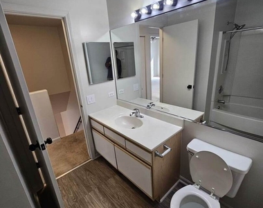 403 Trenton Court - Photo Thumbnail 17