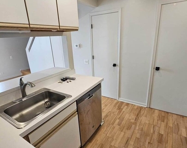 403 Trenton Court - Photo Thumbnail 5