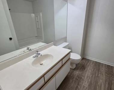 403 Trenton Court - Photo Thumbnail 15
