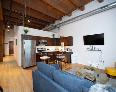 2100 S Indiana Avenue - Photo Thumbnail 1