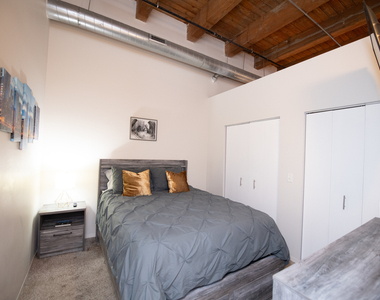 2100 S Indiana Avenue - Photo Thumbnail 3