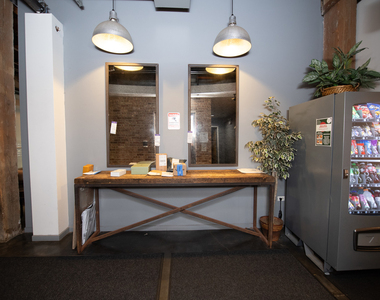 2100 S Indiana Avenue - Photo Thumbnail 11