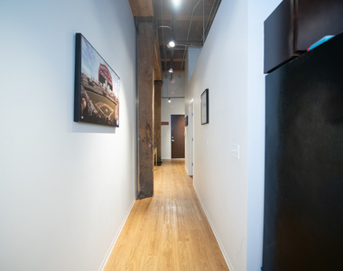 2100 S Indiana Avenue - Photo Thumbnail 2