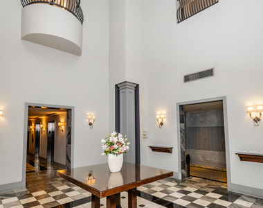 70 W Huron Street - Photo Thumbnail 5
