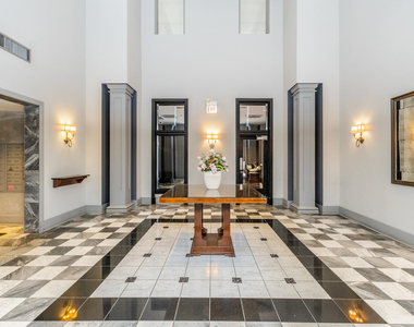 70 W Huron Street - Photo Thumbnail 4