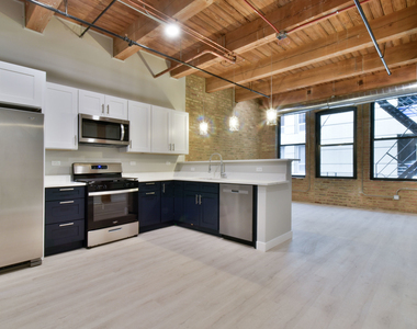 11 E Illinois Street - Photo Thumbnail 1