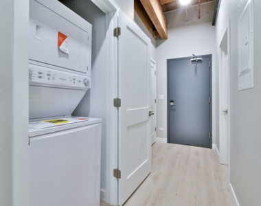 11 E Illinois Street - Photo Thumbnail 7