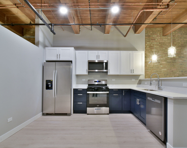 11 E Illinois Street - Photo Thumbnail 2