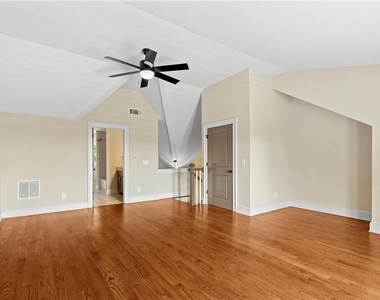 81 College Street - Photo Thumbnail 25