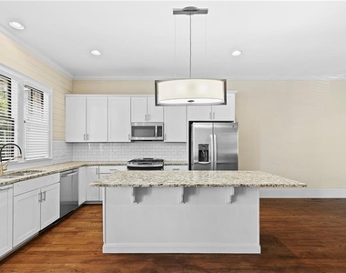 81 College Street - Photo Thumbnail 7
