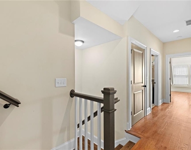 81 College Street - Photo Thumbnail 14