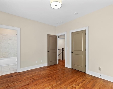 81 College Street - Photo Thumbnail 16