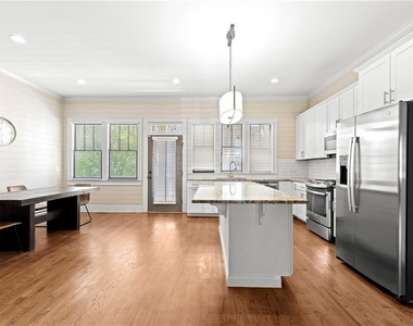 81 College Street - Photo Thumbnail 5