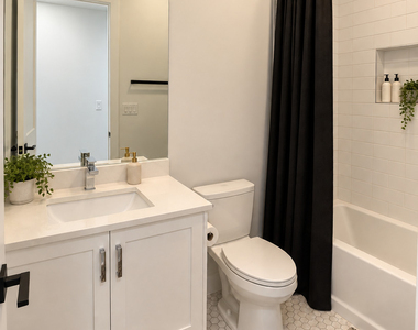2122 W Crystal Street - Photo Thumbnail 8