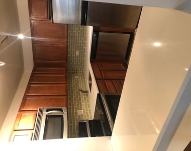 222 E Pearson Street - Photo Thumbnail 4