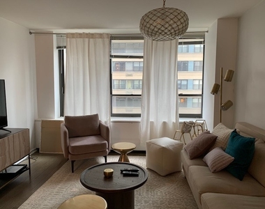 222 E Pearson Street - Photo Thumbnail 3