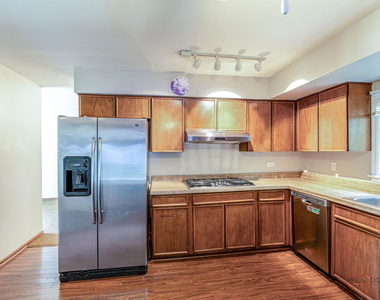 928 N Rohlwing Road - Photo Thumbnail 12
