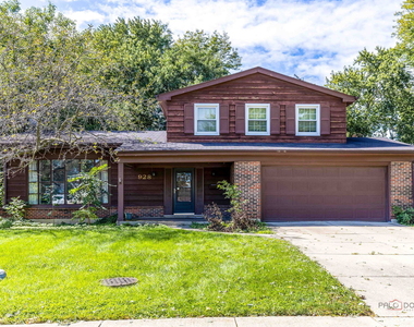 928 N Rohlwing Road - Photo Thumbnail 1