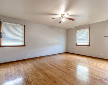 928 N Rohlwing Road - Photo Thumbnail 15