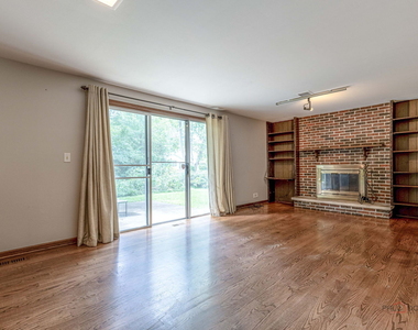 928 N Rohlwing Road - Photo Thumbnail 8