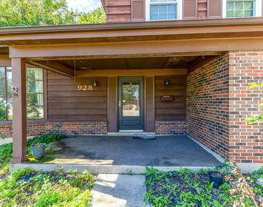 928 N Rohlwing Road - Photo Thumbnail 2