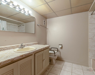 928 N Rohlwing Road - Photo Thumbnail 18