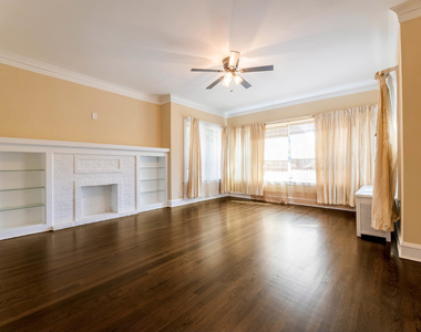 7652 S Cornell Avenue - Photo Thumbnail 1