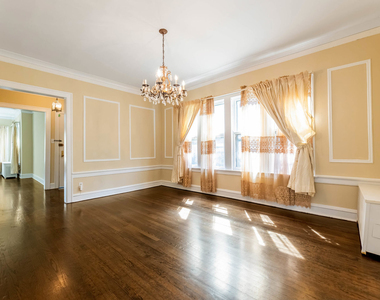 7652 S Cornell Avenue - Photo Thumbnail 4
