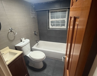 844 N Harding Avenue - Photo Thumbnail 9