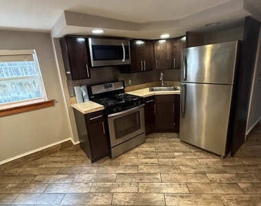 844 N Harding Avenue - Photo Thumbnail 7