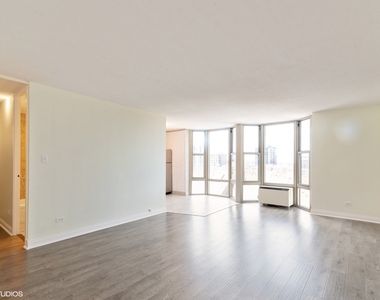 1340 N Dearborn Parkway - Photo Thumbnail 1