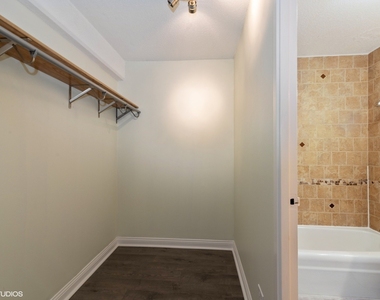 1340 N Dearborn Parkway - Photo Thumbnail 7