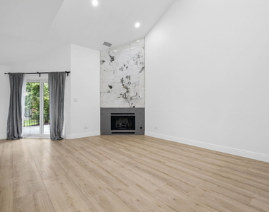 8320 Highpoint Circle - Photo Thumbnail 10