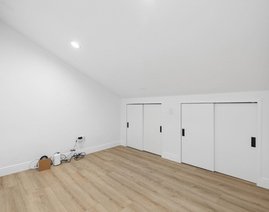 8320 Highpoint Circle - Photo Thumbnail 13