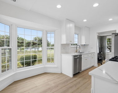 8320 Highpoint Circle - Photo Thumbnail 4