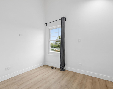 8320 Highpoint Circle - Photo Thumbnail 6