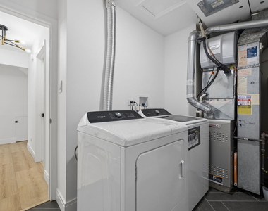 8320 Highpoint Circle - Photo Thumbnail 17