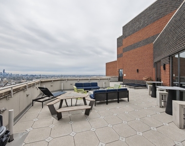 3660 N Lake Shore Drive - Photo Thumbnail 13